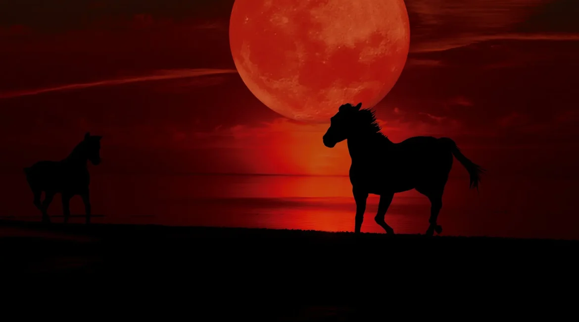 red full moon